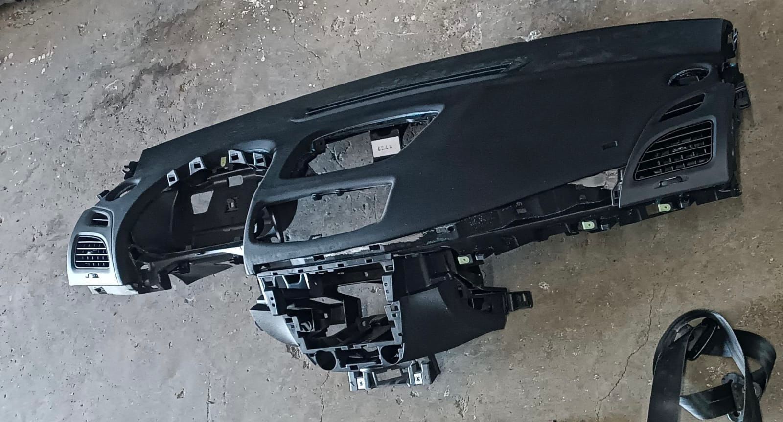 Fluence Ön Göğüs Torpido Seti (2010-2016) 681005424R -Renault Mais